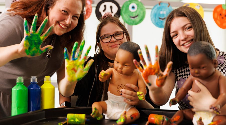 Students learning about art therapy