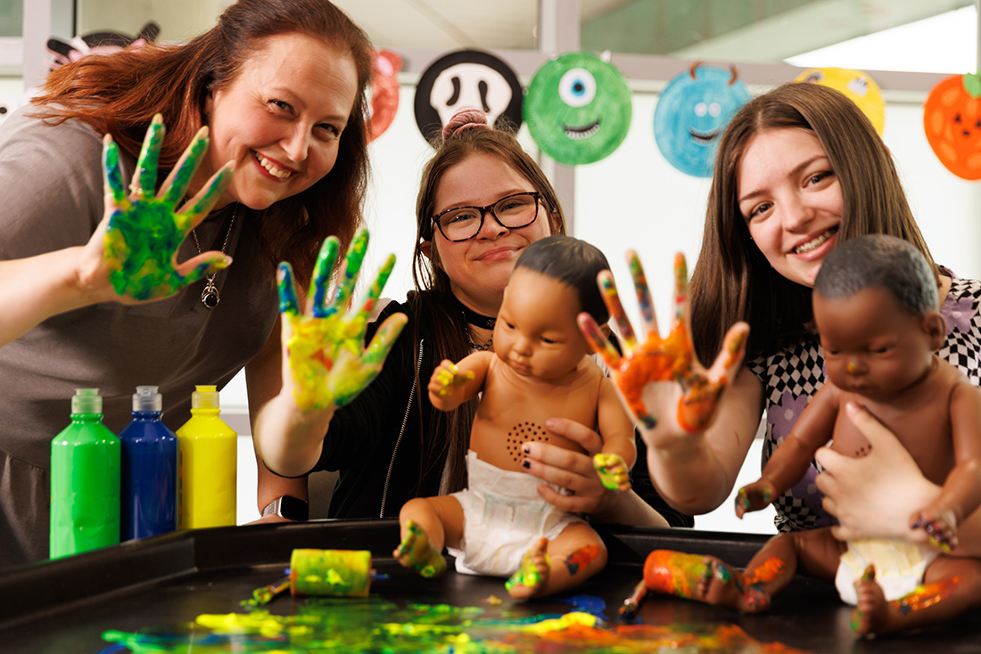 Students learning about art therapy