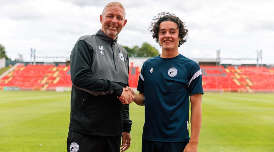 Bone signs for Gateshead Football Club